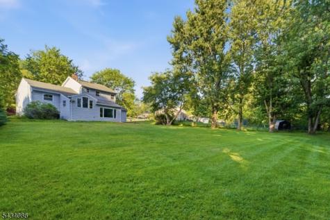 10 Lynnfield Terrace Lopatcong NJ 08865
