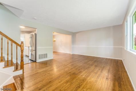 10 Lynnfield Terrace Lopatcong NJ 08865