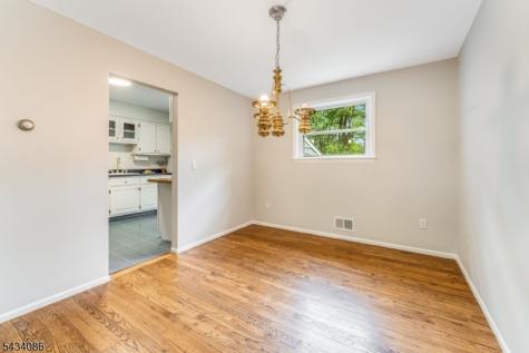 10 Lynnfield Terrace Lopatcong NJ 08865
