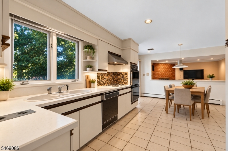 832 Creslyn Court Union NJ 07083