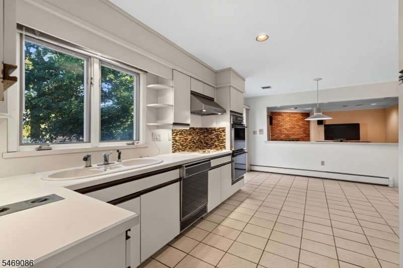 832 Creslyn Court Union NJ 07083