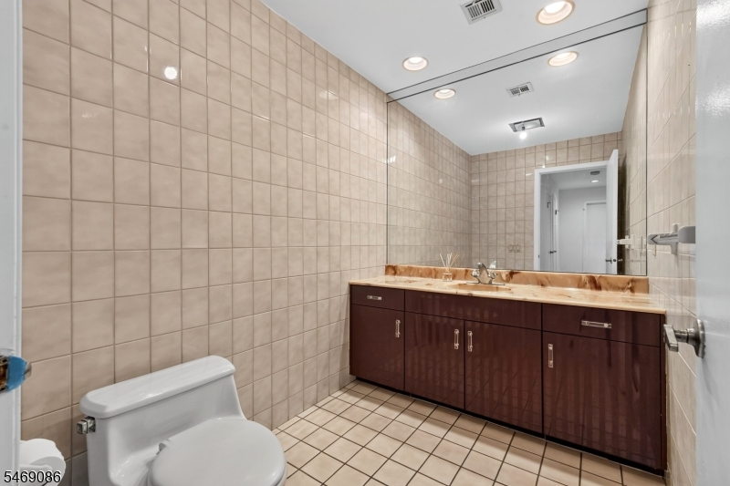 832 Creslyn Court Union NJ 07083