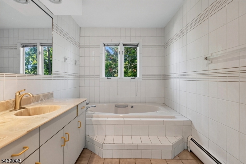 832 Creslyn Court Union NJ 07083