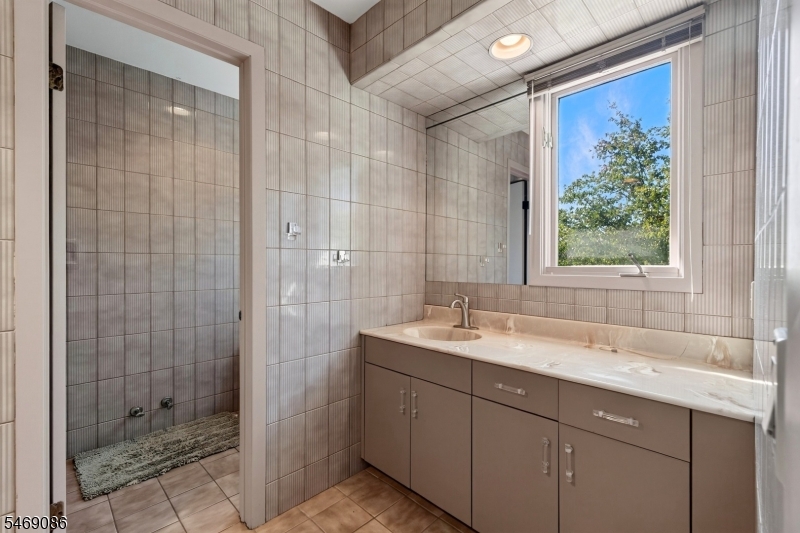 832 Creslyn Court Union NJ 07083