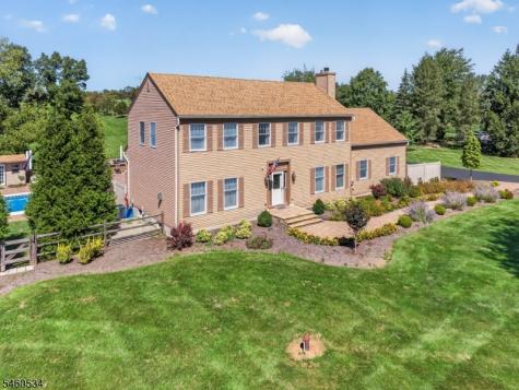 6 Pinewood Road Holland NJ 08848