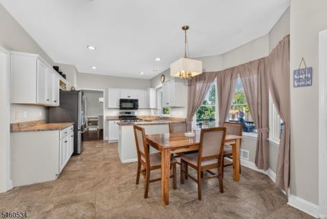 6 Pinewood Road Holland NJ 08848