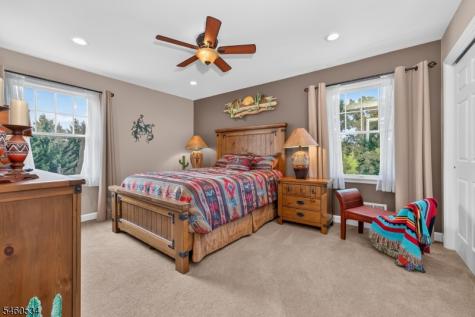 6 Pinewood Road Holland NJ 08848