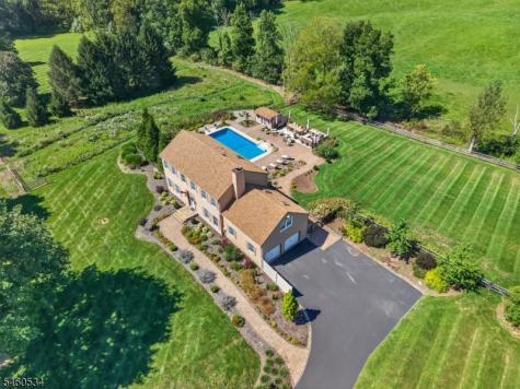 6 Pinewood Road Holland NJ 08848