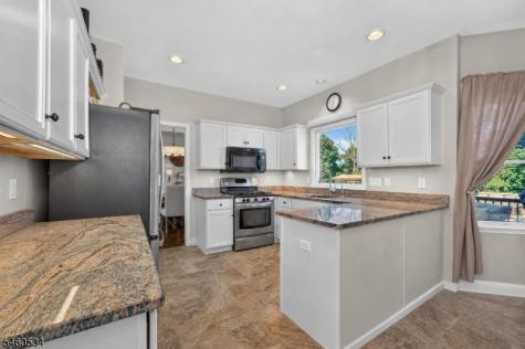6 Pinewood Road Holland NJ 08848