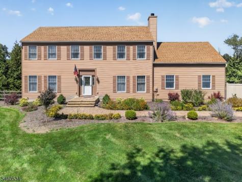 6 Pinewood Road Holland NJ 08848
