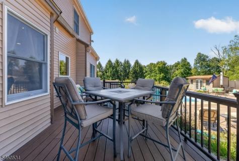 6 Pinewood Road Holland NJ 08848