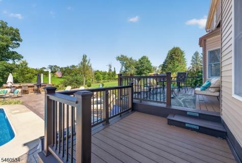 6 Pinewood Road Holland NJ 08848