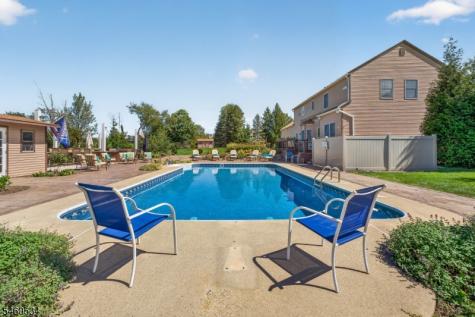6 Pinewood Road Holland NJ 08848