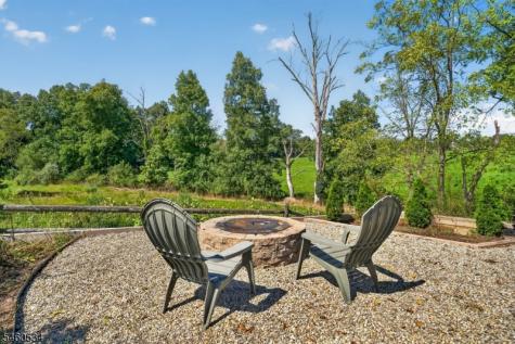 6 Pinewood Road Holland NJ 08848