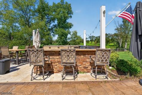 6 Pinewood Road Holland NJ 08848