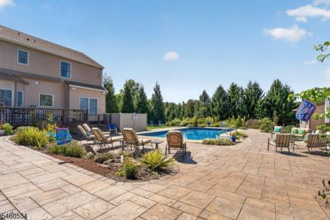 6 Pinewood Road Holland NJ 08848