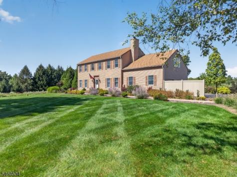 6 Pinewood Road Holland NJ 08848