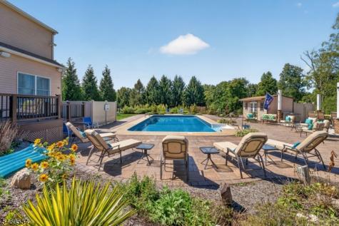 6 Pinewood Road Holland NJ 08848