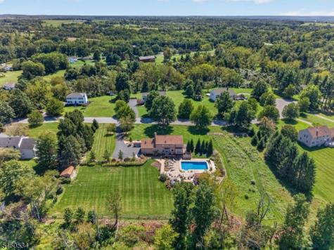 6 Pinewood Road Holland NJ 08848