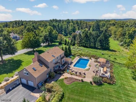 6 Pinewood Road Holland NJ 08848