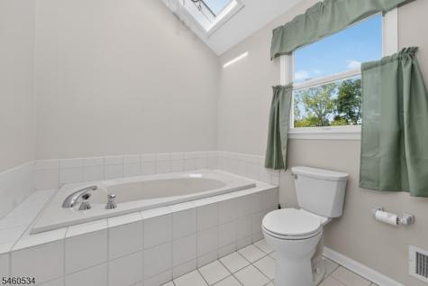 6 Pinewood Road Holland NJ 08848