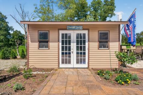 6 Pinewood Road Holland NJ 08848
