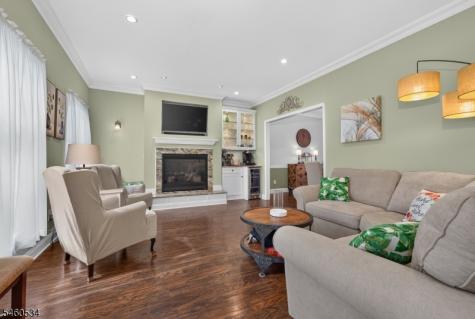 6 Pinewood Road Holland NJ 08848