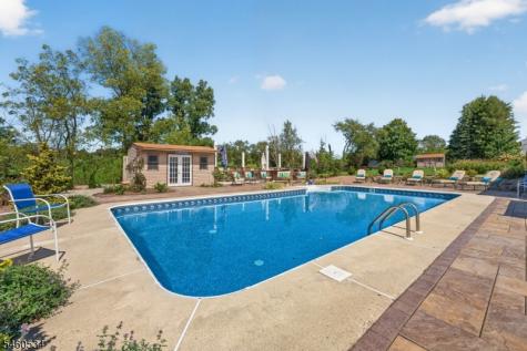 6 Pinewood Road Holland NJ 08848