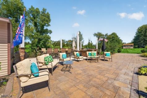 6 Pinewood Road Holland NJ 08848