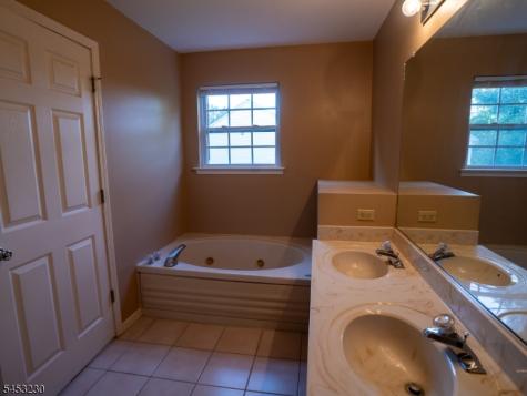 24 Shippen Ridge Oxford NJ 07863