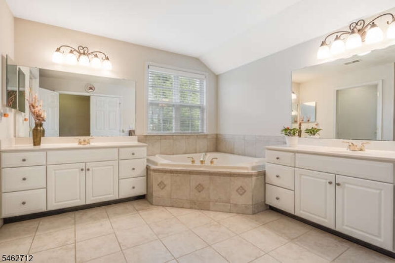 81 Crestview Drive Clinton NJ 08809