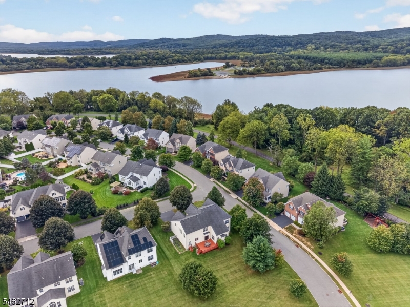 81 Crestview Drive Clinton NJ 08809