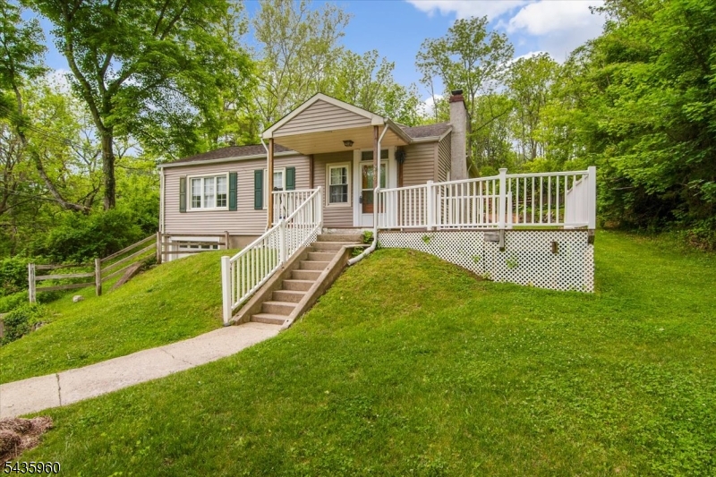 16 High Street Blairstown NJ 07825