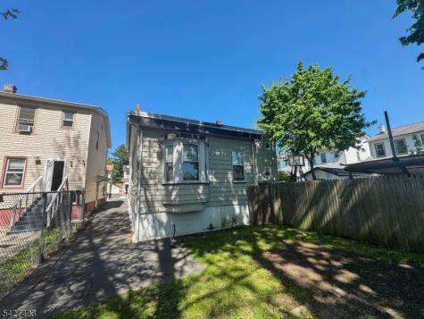 11 Lentz Place Irvington NJ 07111