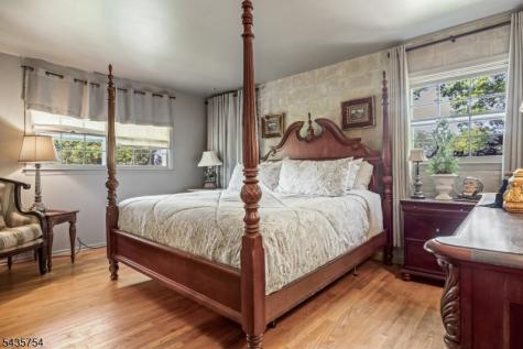 54 Eileen Way Edison NJ 08837