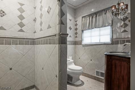 54 Eileen Way Edison NJ 08837