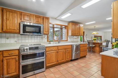 4 Valley Place Chester NJ 07930