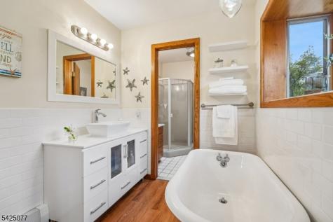 4 Valley Place Chester NJ 07930