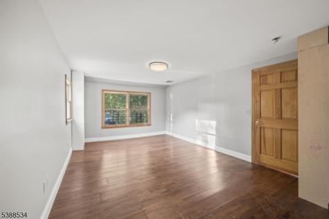 136 Haroldson Place Pompton Lakes NJ 07442