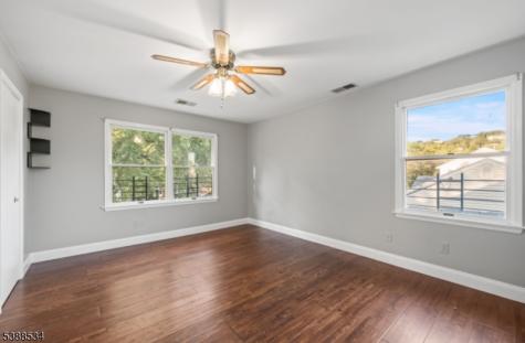 136 Haroldson Place Pompton Lakes NJ 07442