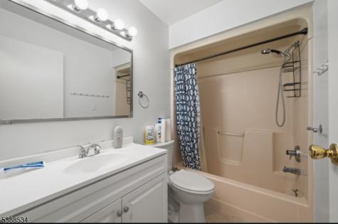 136 Haroldson Place Pompton Lakes NJ 07442