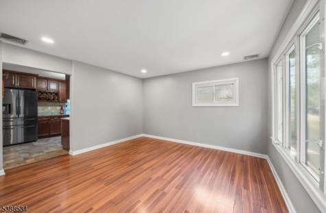 136 Haroldson Place Pompton Lakes NJ 07442