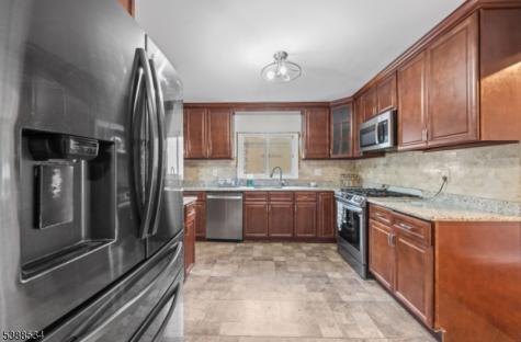 136 Haroldson Place Pompton Lakes NJ 07442