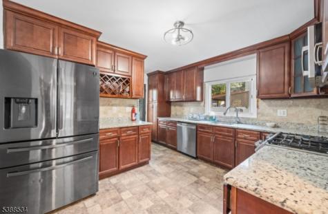 136 Haroldson Place Pompton Lakes NJ 07442