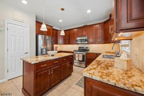 38 Constitution Way Franklin NJ 08873