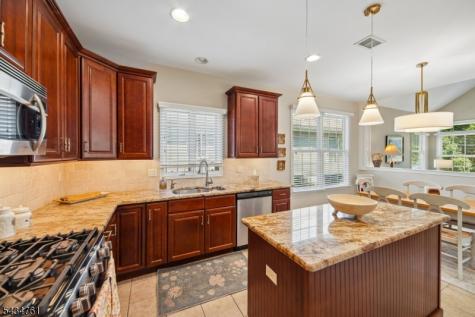 38 Constitution Way Franklin NJ 08873
