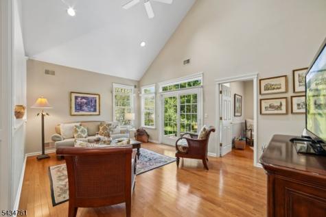 38 Constitution Way Franklin NJ 08873