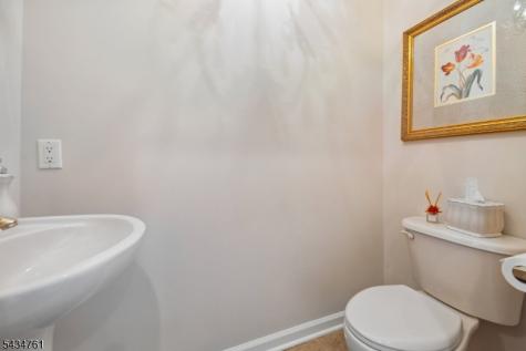 38 Constitution Way Franklin NJ 08873