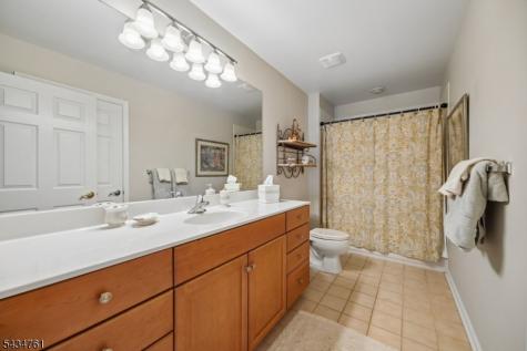 38 Constitution Way Franklin NJ 08873