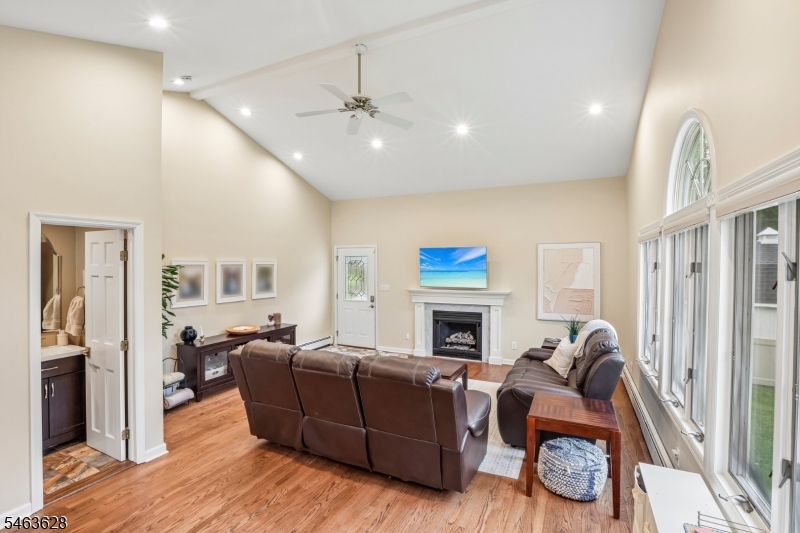 8 Mountain Way Cedar Grove NJ 07009